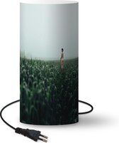 Lamp Smaakvol Naakt (Naturisme) - Vrouw in veld lamp - 33 cm hoog - Ø16 cm - Inclusief LED lamp