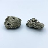 2 stukjes ruwe pyriet - 30 á 40 gram - 3 á 4 cm groot