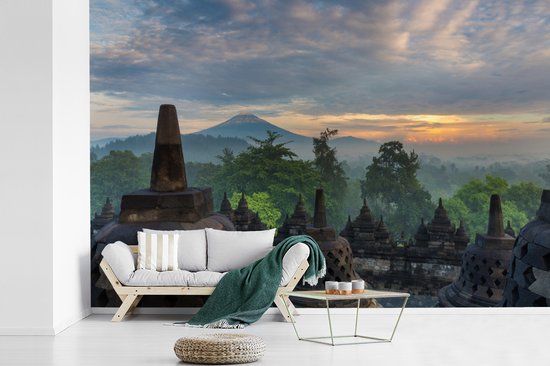 Papier peint vinyle - Lever du soleil au temple de Borobudur en Indonésie largeur 600 cm x hauteur 400 cm - Tirage photo sur papier peint (disponible en 7 tailles)