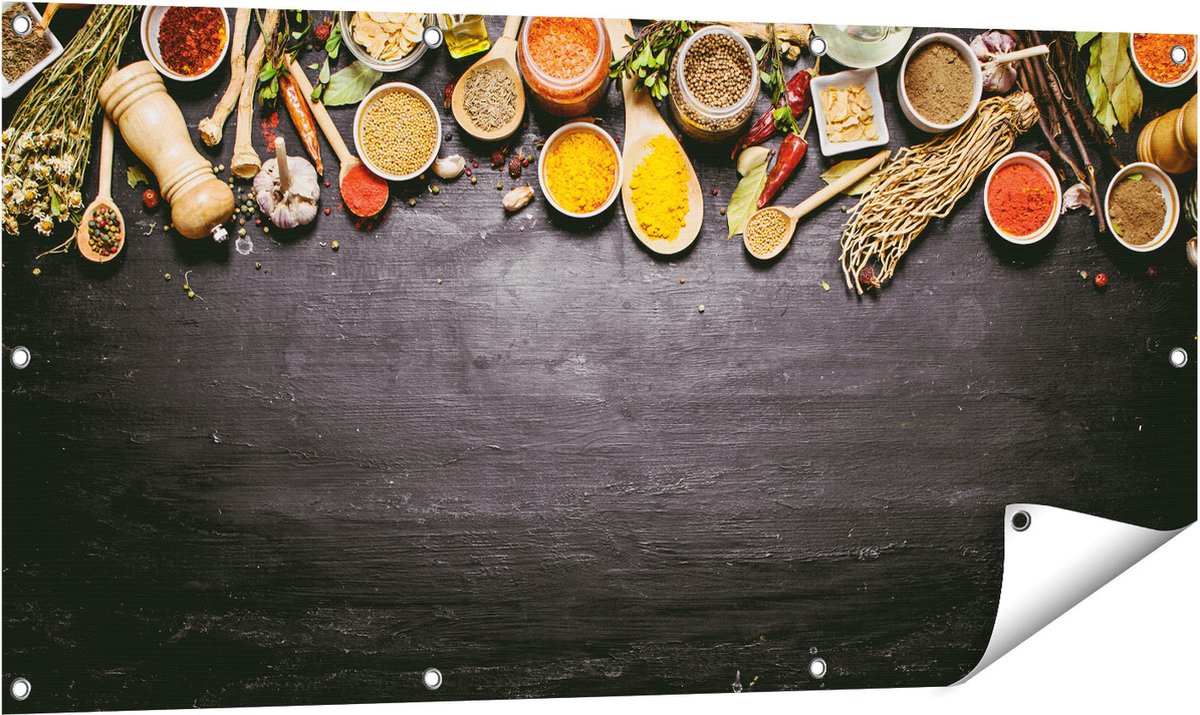 Gards Tuinposter Indiase Kruiden op een Zwarte Tafel - 120x60 cm - Tuindoek - Tuindecoratie - Wanddecoratie buiten - Tuinschilderij Multikleur