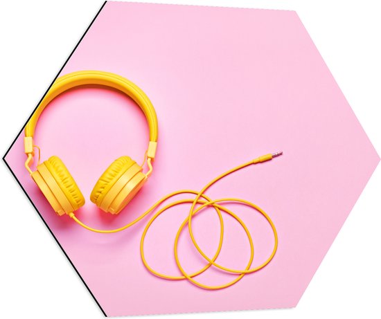 Dibond Hexagon - Gele Headset tegen Roze Achtergrond - 70x60.9 cm Foto op Hexagon (Met Ophangsysteem)