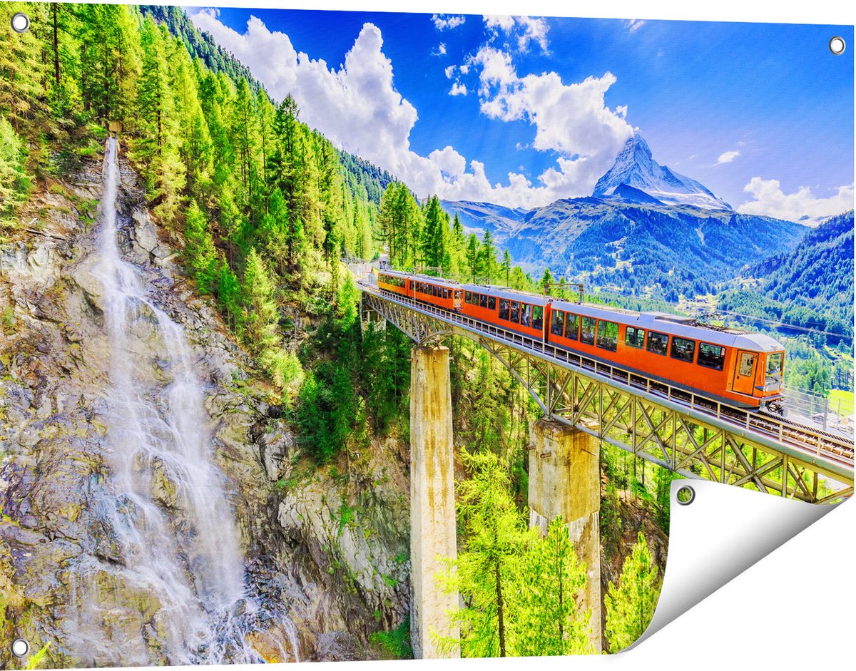 Gards Tuinposter Trein op een Brug bij een Waterval in Zwitserland - 90x60 cm - Tuindoek - Tuindecoratie - Wanddecoratie buiten - Tuinschilderij Multikleur