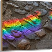 Hout - Regenboog Lichtstralen op Stenen - 80x80 cm - 9 mm dik - Foto op Hout (Met Ophangsysteem)