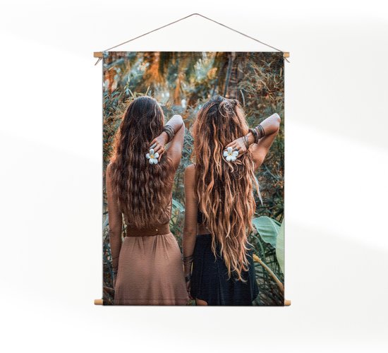 Textielposter Twee Mooie Dames In de Jungle CM) - Wandkleed - Wanddoek - Wanddecoratie