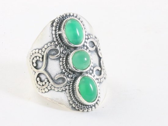 Zware bewerkte zilveren ring met 3 groene onyx stenen - maat 18.5
