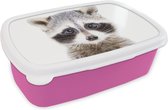 Broodtrommel Roze - Lunchbox - Brooddoos - Wasbeer - Dieren - Natuur - Wit - 18x12x6 cm - Kinderen - Meisje