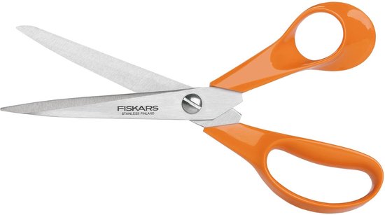 Fiskars schaar met oranje handgrepen en roestvrijstalen mes, met een recht mes.