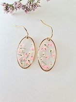 Oorhangers Pink Blossom - Droogbloemen - Resin - goud - Cadeautje voor haar - Bloemen oorbellen -