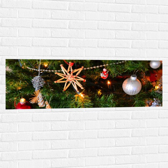 Muursticker - Verschillende Ornamenten en Kerstballen in Kerstboom - 120x40 cm Foto op Muursticker