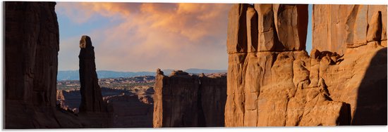 WallClassics - Acrylglas - Uitzicht vanaf Uitzichtpunt in Park Avenue in Utah, Amerika - 90x30 cm Foto op Acrylglas (Met Ophangsysteem)