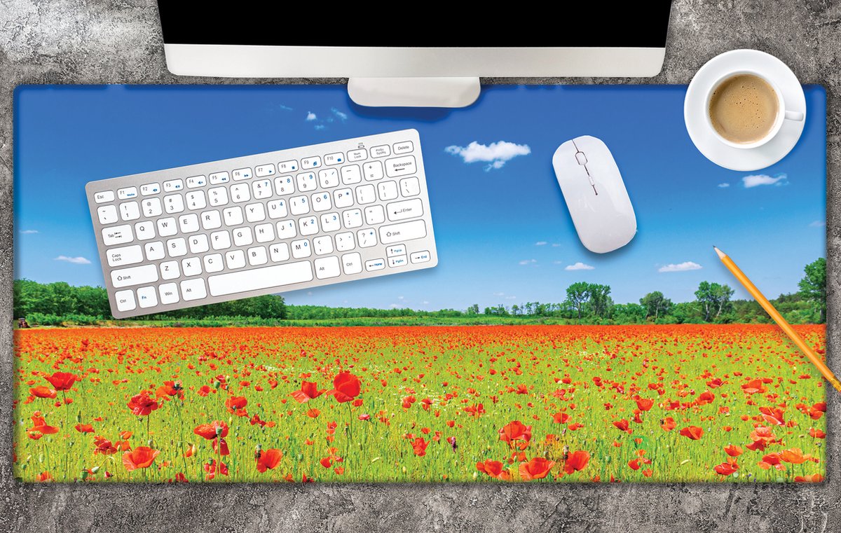 Bureau Onderlegger - Een Veld Vol Klaprozen Met Bomen In De Verte 80x40 Cm 2 Mm Dik Bureau Mat Vinyl