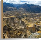 WallClassics - Hout - Uitzicht over Bergen in Peru - 50x50 cm - 9 mm dik - Foto op Hout (Met Ophangsysteem)