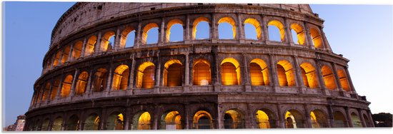 WallClassics - Acrylglas - Verlicht Colosseum in Rome in de Avond - 90x30 cm Foto op Acrylglas (Wanddecoratie op Acrylaat)