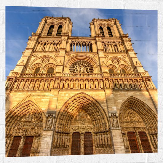 WallClassics - Muursticker - Vooraanzicht van de Notre Dame in Parijs - 80x80 cm Foto op Muursticker