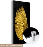 MuchoWow® Glasschilderij 60x120 cm - Schilderij acrylglas - Gouden vleugels op een zwarte achtergrond - Foto op glas - Schilderijen