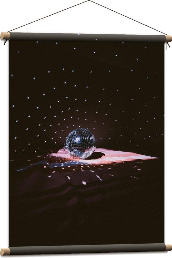 Textielposter - Licht Vallend op Discobal in Donkere Ruimte - 60x80 cm Foto op Textiel