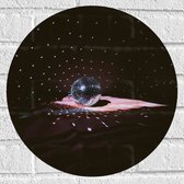 Muursticker Cirkel - Licht Vallend op Discobal in Donkere Ruimte - 40x40 cm Foto op Muursticker