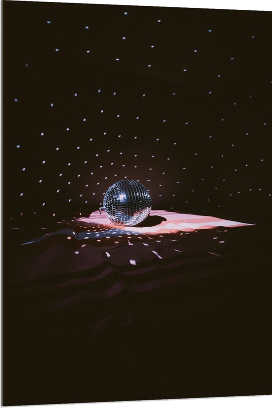 Acrylglas - Licht Vallend op Discobal in Donkere Ruimte - 80x120 cm Foto op Acrylglas (Met Ophangsysteem)