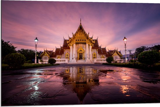 Dibond - Boeddhistische Wat Benchamabophit Tempel met Gouden Details in Bangkok, Thailand - 90x60 cm Foto op Aluminium (Met Ophangsysteem)