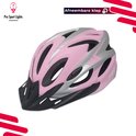 Roze fietshelm met zilveren strepen, ventilatie en afneembare klep.