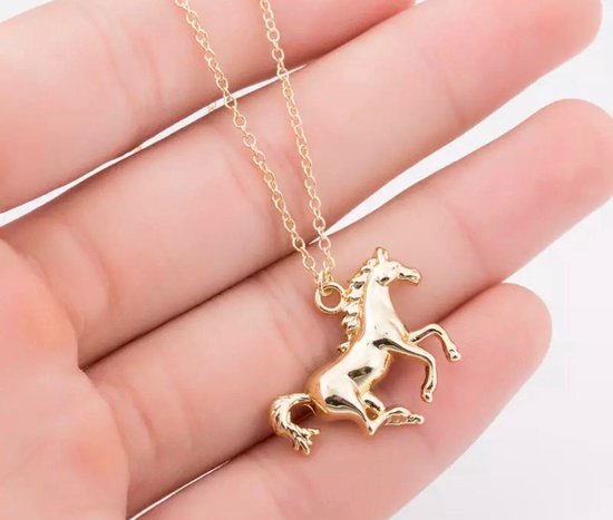 Akyol - ketting met een paard - horse - ketting hoefijzer - sieraden paard - goud kleurig - paarden liefhebber - verjaardagscadeau voor je vriendin - ketting- paard ketting - hoefijzer ketting -ketting cadeau -ketting kado