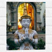 Muursticker - Grijze Boeddha voor Tempel met Gouden Details - 30x40 cm Foto op Muursticker