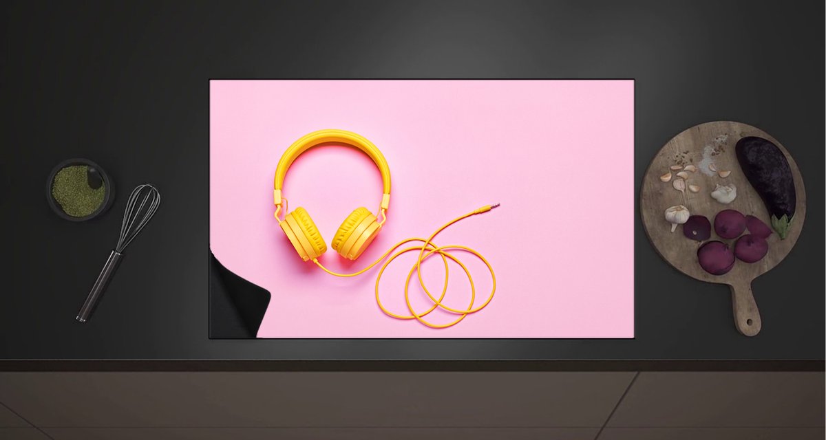 Inductie Beschermer - Gele Headset tegen Roze Achtergrond - 80x52 cm - 2 mm Dik - Inductieplaat Beschermer met zwarte kern