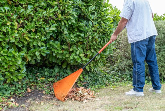 BLACK DECKER BXGTTO7003 Tuinhark, 178 x 60 x 3 cm, gazonhark met comfortabele handgreep, herbruikbare hark, oranje/zwart