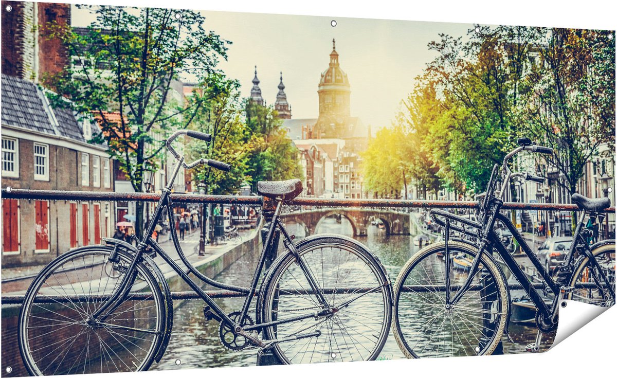 Gards Tuinposter Amsterdamse Brug bij een Gracht met Zonsondergang - 200x100 cm - Tuindoek - Tuindecoratie - Wanddecoratie buiten - Tuinschilderij Multikleur
