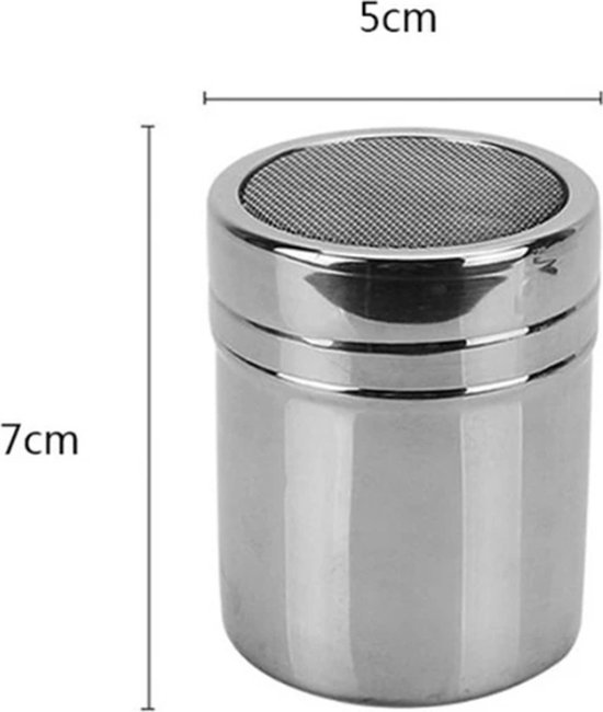 Zilverkleurige roestvrijstalen strooier met fijne zeef. Afmetingen: 5 cm breed en 7 cm hoog.