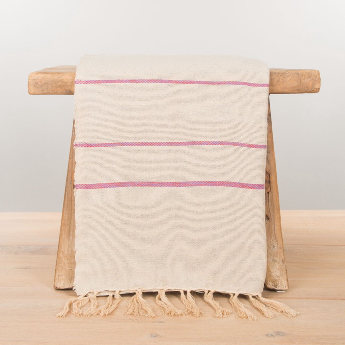 Lantara Grand Foulard - Nomade - Beige Naturel - Roze streepjes - 230x280cm - Bamboe/Katoen - Sprei Plaid
