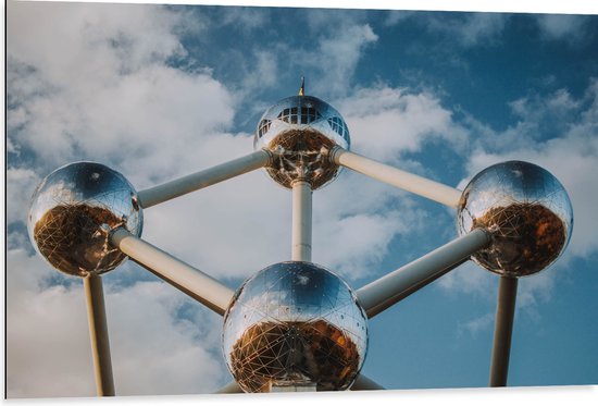 Dibond - Atomium in Brussel, België - 105x70 cm Foto op Aluminium (Wanddecoratie van metaal)