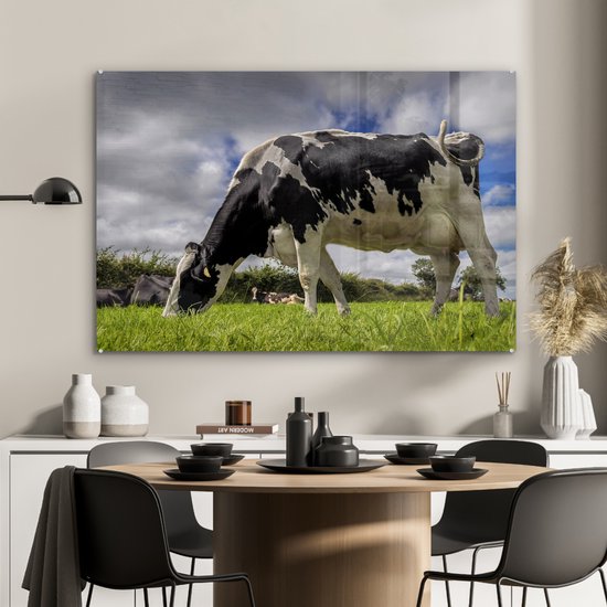 Une vache frisonne avec des nuages sombres au-dessus Plexiglas 120x80 cm - Tirage photo sur Glas (décoration murale en plexiglas)