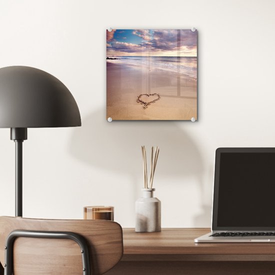 MuchoWow® Glasschilderij 20x20 cm - Schilderij acrylglas - Nederland - Hart - Strand - Foto op glas - Schilderijen