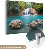 MuchoWow® Glasschilderij 150x100 cm - Schilderij acrylglas - Met mos bedekte rotsen voor de waterval in nationaal park Erawan - Foto op glas - Schilderijen