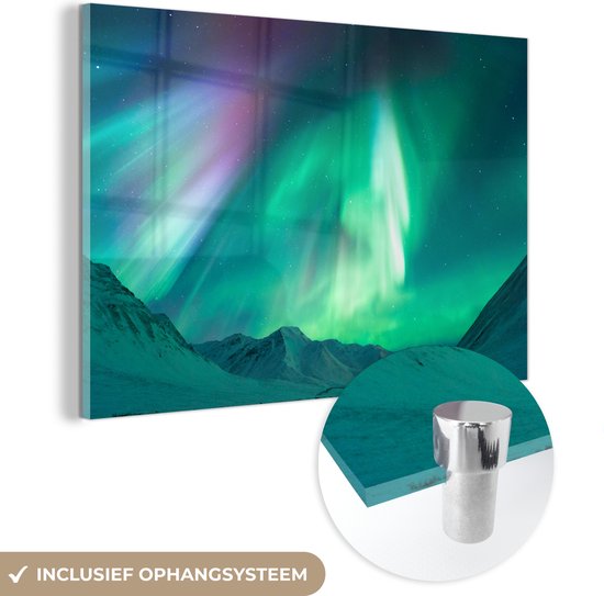 MuchoWow® Glasschilderij 60x40 cm - Schilderij acrylglas - Noorderlicht - Berg - Sneeuw - Foto op glas - Schilderijen