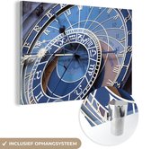 MuchoWow® Glasschilderij 180x120 cm - Schilderij acrylglas - Close-up van astronomische klok op gemeentehuis in Praag - Foto op glas - Schilderijen
