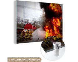 MuchoWow® Glasschilderij 30x20 cm - Schilderij acrylglas - Amerika - Vuur - Brandweer - Foto op glas - Schilderijen