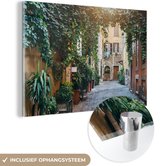 MuchoWow® Glasschilderij 150x100 cm - Schilderij acrylglas - Italië - Straat - Klimop - Foto op glas - Schilderijen