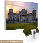 MuchoWow® Glasschilderij 180x120 cm - Schilderij acrylglas - Het Rijksdag-gebouw tijdens een schemering in Duitsland - Foto op glas - Schilderijen