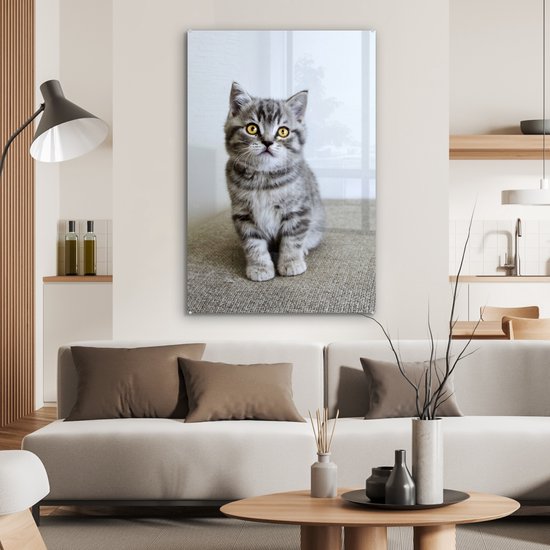 MuchoWow® Glasschilderij 60x90 cm - Schilderij acrylglas - Kitten - Ogen - Geel - Meisjes - Kinderen - Jongens - Kids - Foto op glas - Schilderijen