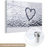 MuchoWow® Glasschilderij 120x80 cm - Schilderij acrylglas - Hartje in sneeuw - Foto op glas - Schilderijen