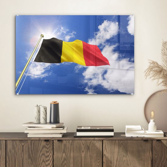 Le drapeau de la België vole dans les airs Plexiglas 60x40 cm - Tirage photo sur Glas (décoration murale en plexiglas)