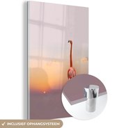 MuchoWow® Glasschilderij 40x60 cm - Schilderij acrylglas - Flamingo poserend in water - Foto op glas - Schilderijen