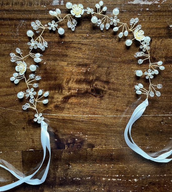 haarband - gouden haarsieraad-bloemenkroon- haaraccessoires met bloemetjes en ivoorkleurige parels-handgemaakt-bruiloft-gala-bruidsmeid-bruidsmeisje-communie -lentefeest-fotoshoot-verjaardag