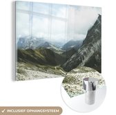 MuchoWow® Glasschilderij 120x80 cm - Schilderij acrylglas - Italië - Berg - Mist - Foto op glas - Schilderijen