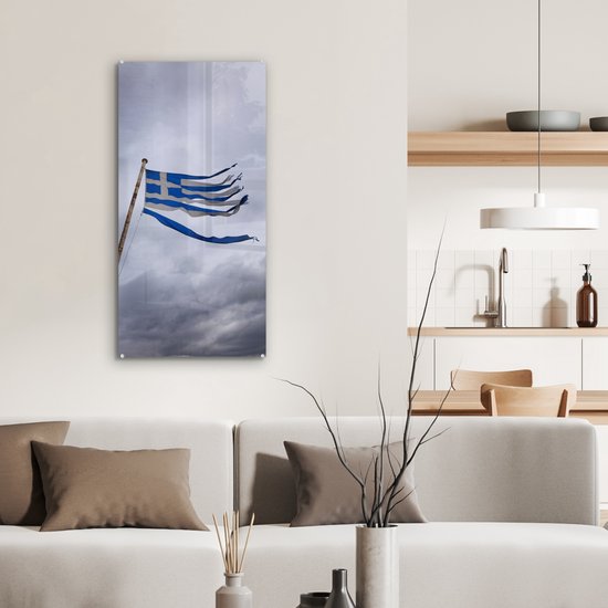 MuchoWow® Peinture sur verre 40x80 cm - Peinture sur verre acrylique - Drapeau grec déchiqueté soufflant dans un vent fort - Photo sur verre - Peintures