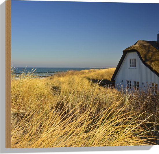 Hout - Wit Huis aan Zee - 50x50 cm - 9 mm dik - Foto op Hout (Met Ophangsysteem)