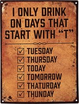 Clayre & Eef Tekstbord 25x33 cm Bruin Ijzer I only drink on days that start with T Wandbord