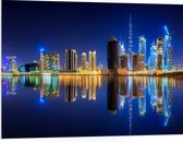 PVC Schuimplaat- Skyline van Dubai met Weerspiegeling in de Zee, Qatar - 100x75 cm Foto op PVC Schuimplaat